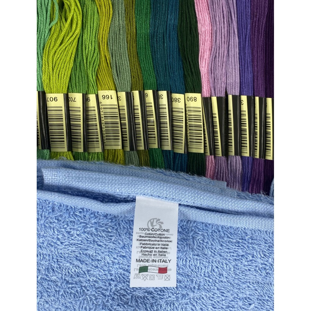 LOT DE 1 SERVIETTE DE TOILETTE + 1 SERVIETTE INVITÉ EN ÉPONGE ET TOILE AÏDA À BRODER AU POINT DE CROIX AVEC FIL OFFERT