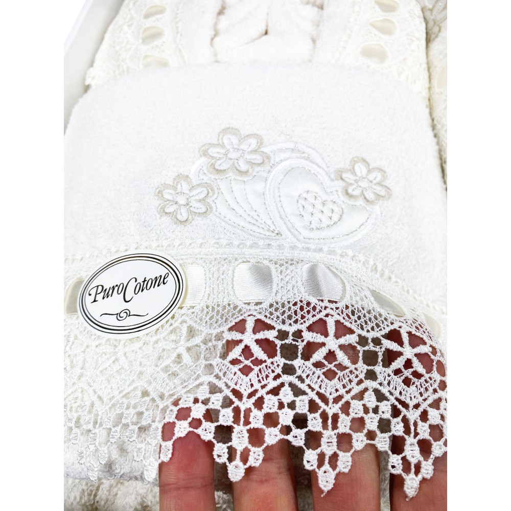 CONJUNTO DE BAÑO CAORI ALBORNOCES DE RIZO BORDADOS CON ENCAJE MACRAMÉ 8 Piezas IDEA SPOSA