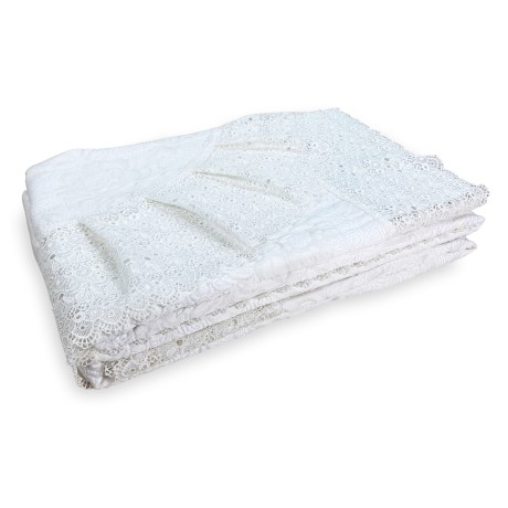 Macramé lace bedspread with high lace