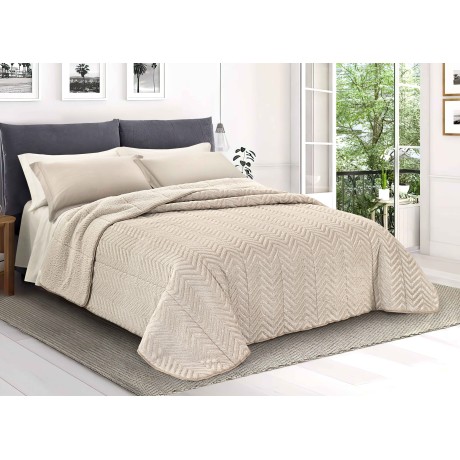 Soft quilt made of extra heavy faux fur