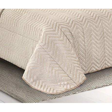 Soft quilt made of extra heavy faux fur
