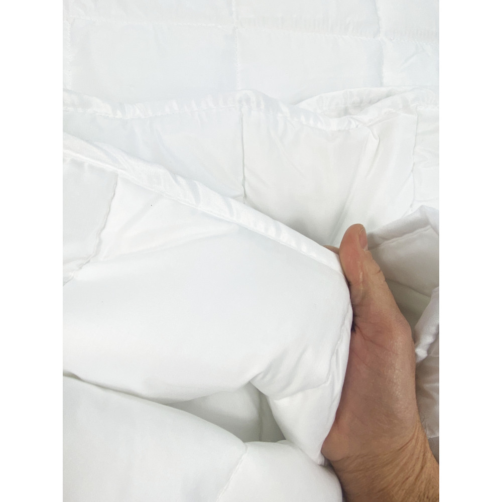 FLAMMHEMMENDE SYNTHETISCHE DAUNENJACKE FÜR DEN SOMMER Schwer entflammbar Made in Italy ZUGELASSEN