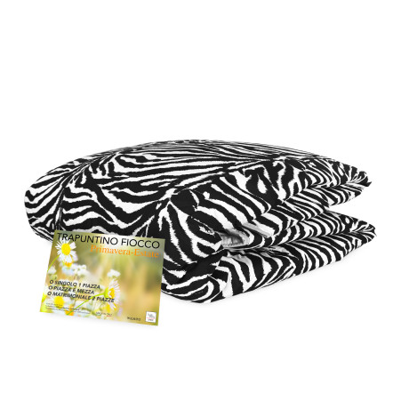 Colcha para entretiempo estampada en blanco y negro con estampado de cebra