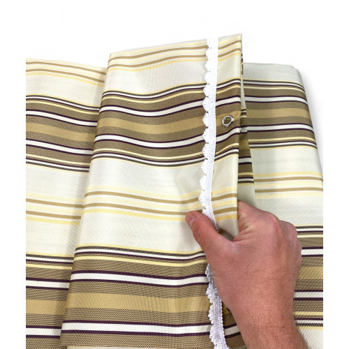 Toldo de rayas sobre marrón beige