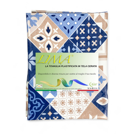 Nappe en toile cirée avec faïence sur fond bleu