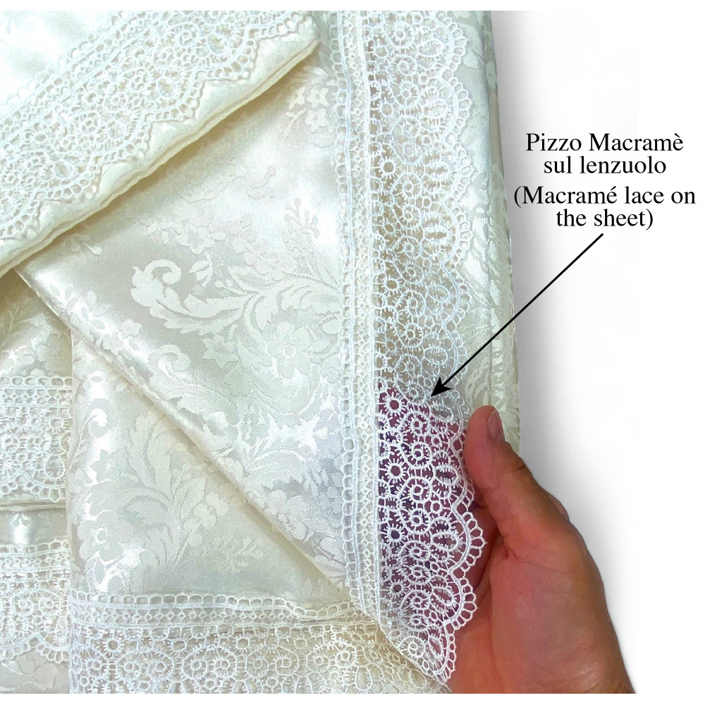 Parure de lit double Queen, draps en satin de polyester avec dentelle macramé et couvre-lit avec garnitures, fabriqué en Italie