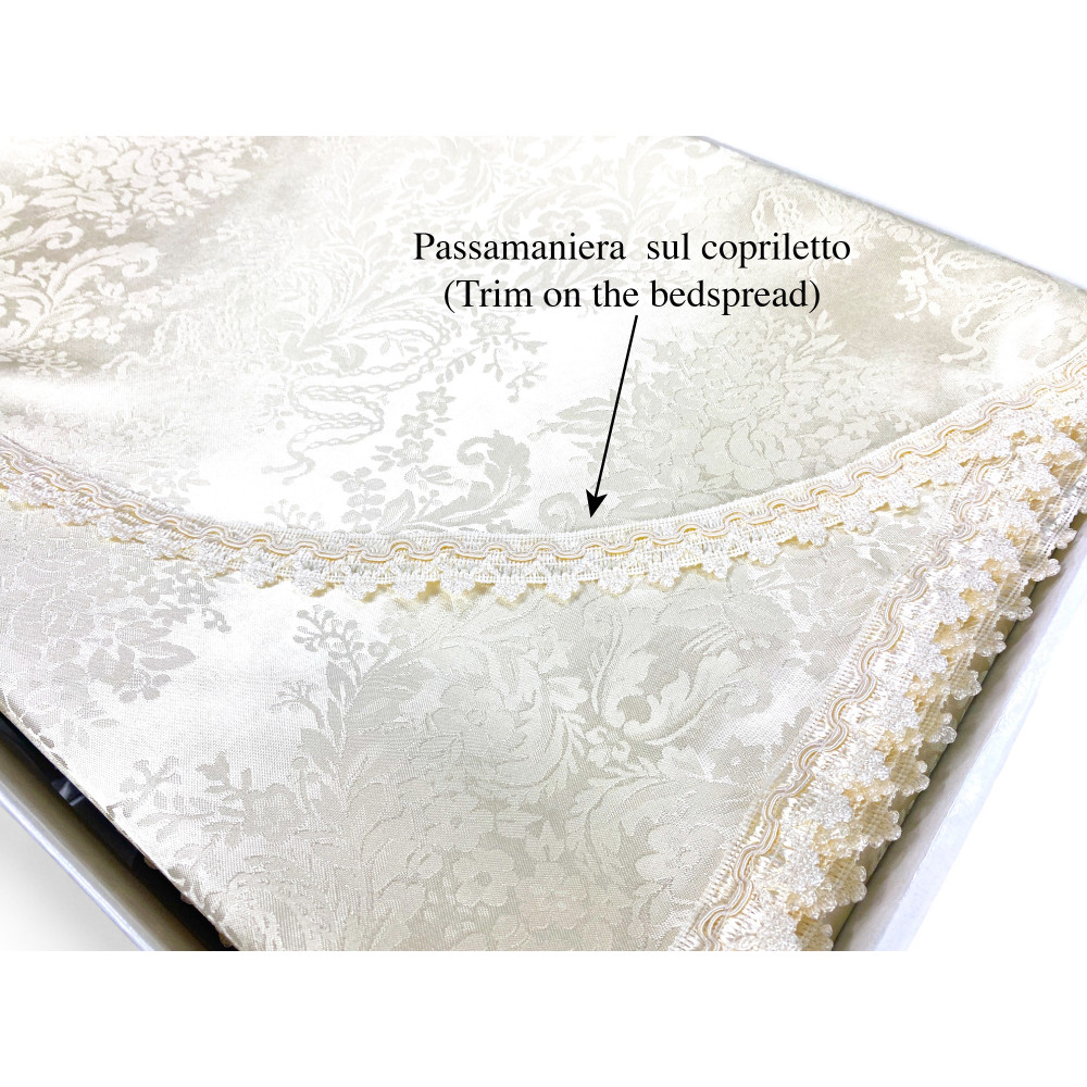Parure de lit double Queen, draps en satin de polyester avec dentelle macramé et couvre-lit avec garnitures, fabriqué en Italie