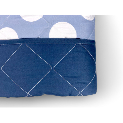 Steppdetail und leichte Wattierung, ideal für Frühling und Sommer