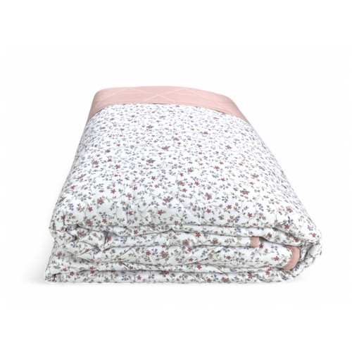 Couette Fiorellino rose - Détail en tissu microfibre et matelassage en losange