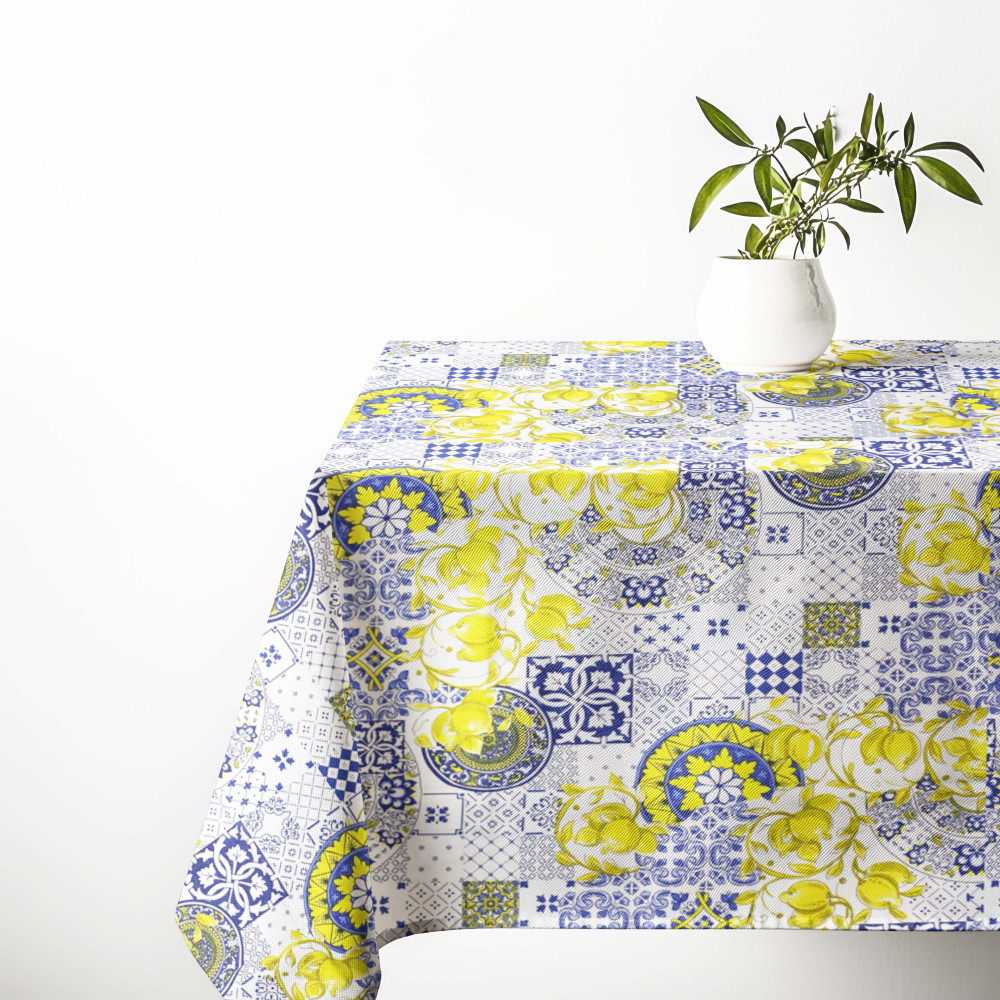 Nappe 140x240 cm Sissi - Imprimé méditerranéen aux couleurs vives et durables. Nappe 140x240 cm Sissi - Imprimé méditerranéen aux couleurs vives et durables.
