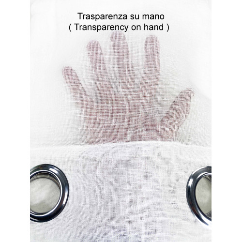 Tessuto semitrasparente della tenda Simply con trasparenza su mano.