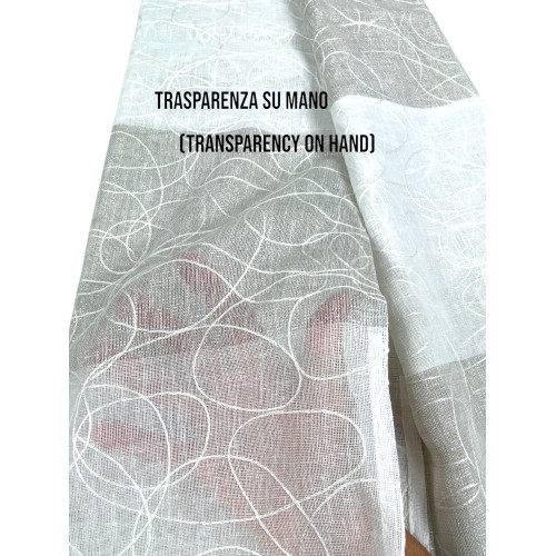 Detail des halbtransparenten Stoffes des Nettuno-Vorhangs mit gestickten Streifen.
