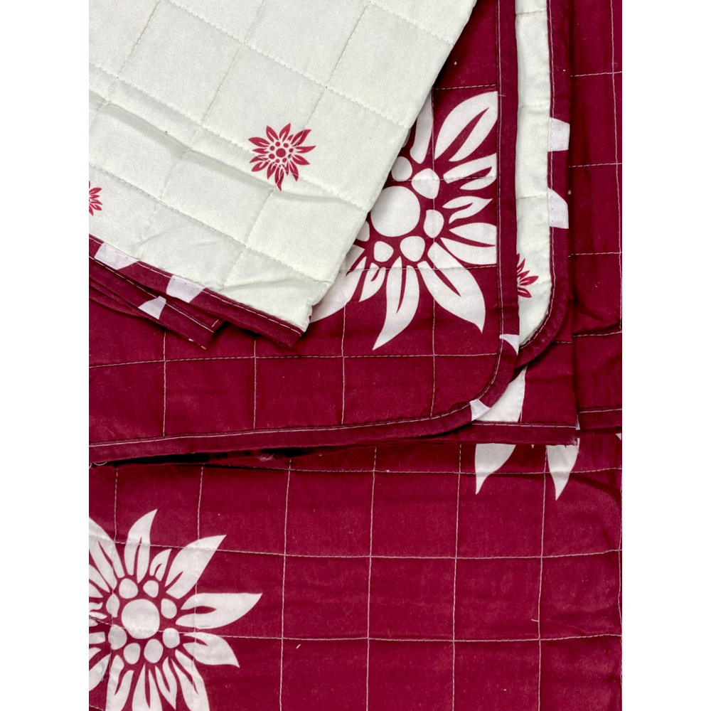 Couvre-lit matelassé rouge « Edelweiss » - Microfibre douce à fleurs blanches, rembourrage léger, fabriqué en Italie