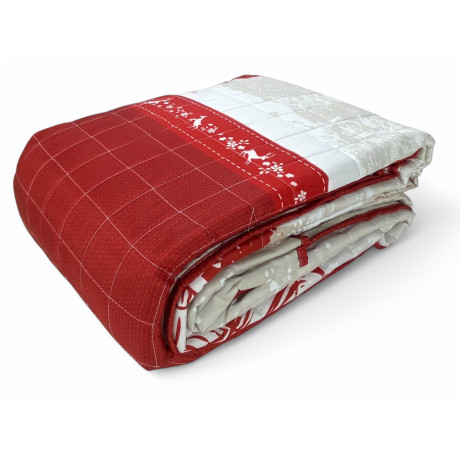 Colcha roja Monte Soglio en cama doble con estampado de ciervos