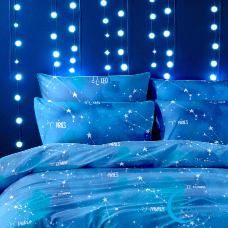 Ensemble de draps bleus avec des signes mystiques du zodiaque sur le lit – Coton italien