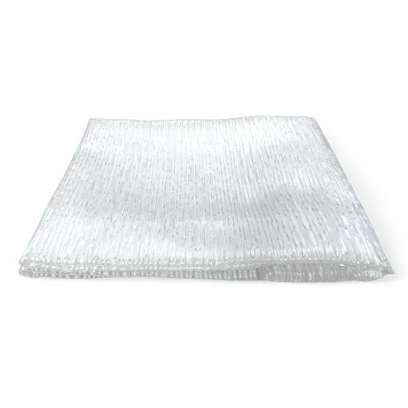 Cortina de cristal Oscar White montada en la ventana, aspecto elegante y luminoso