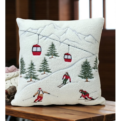 Funda de cojín de felpa de cordero con esquiadores de escena alpina y montañas nevadas