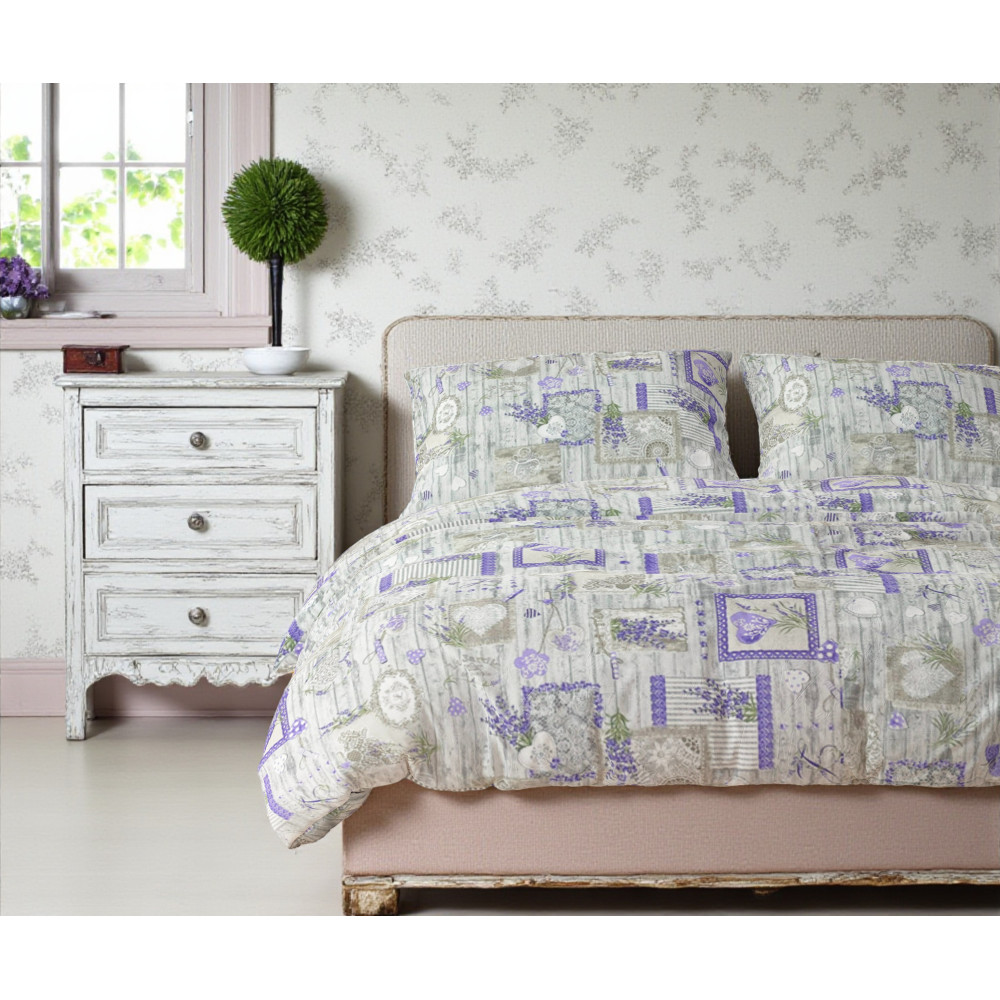 Bettbezug im provenzalischen Stil mit Lavendel Bettbezug im provenzalischen Stil mit Lavendel